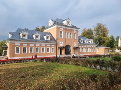 А это просто конюшня)