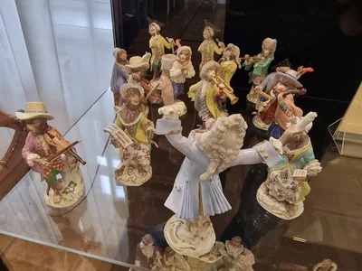 Обезьяний оркестр - фарфор, 19в