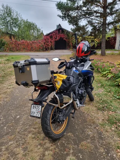 Гараж/ дом архитектора - напротив
